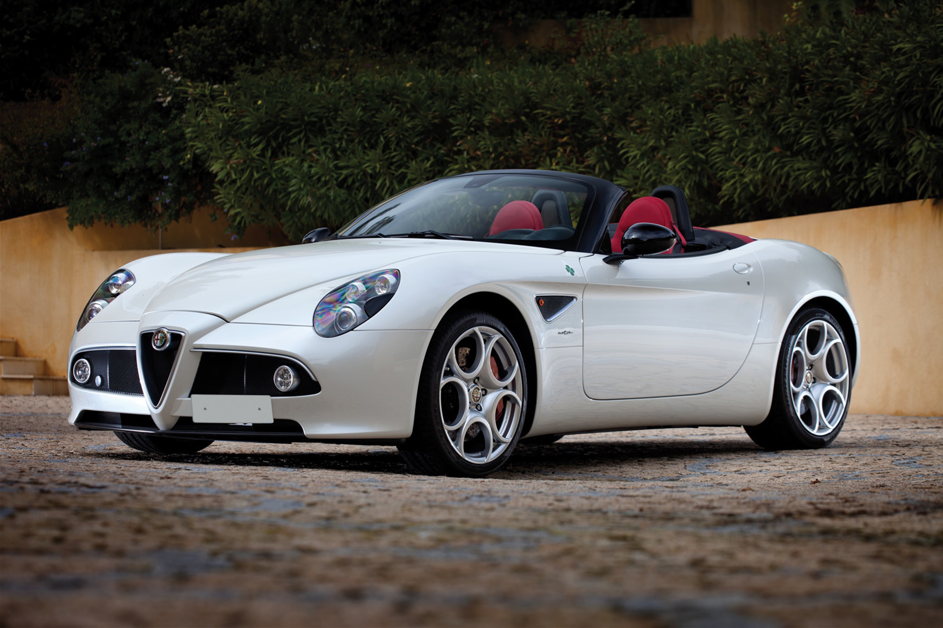 Размер колёс на Alfa Romeo 8C 2010 Подбор шин на Alfa Romeo 8C 2010