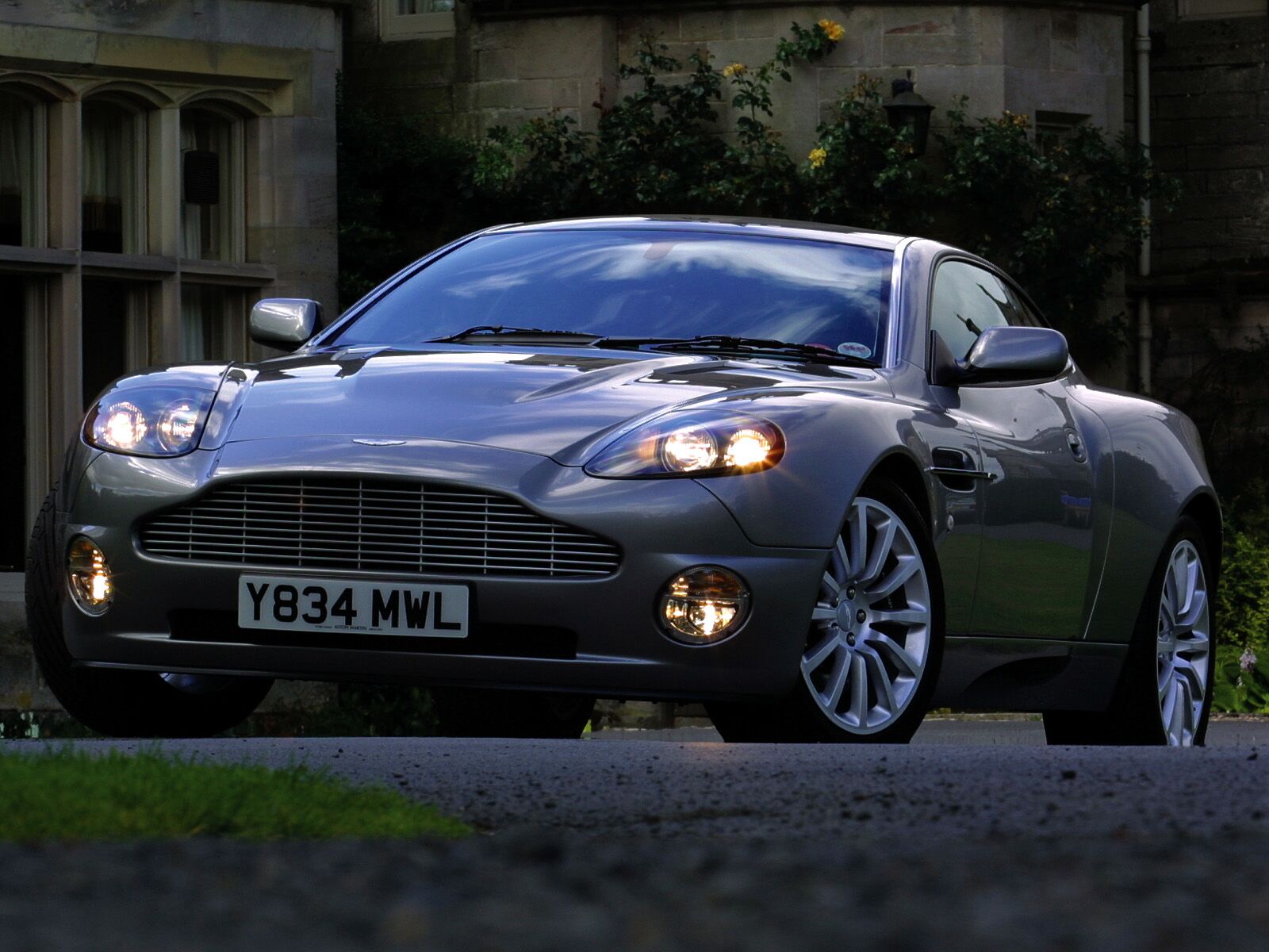 Размер колёс на Aston Martin Vanquish 2011 Подбор шин на Aston Martin Vanquish 2011