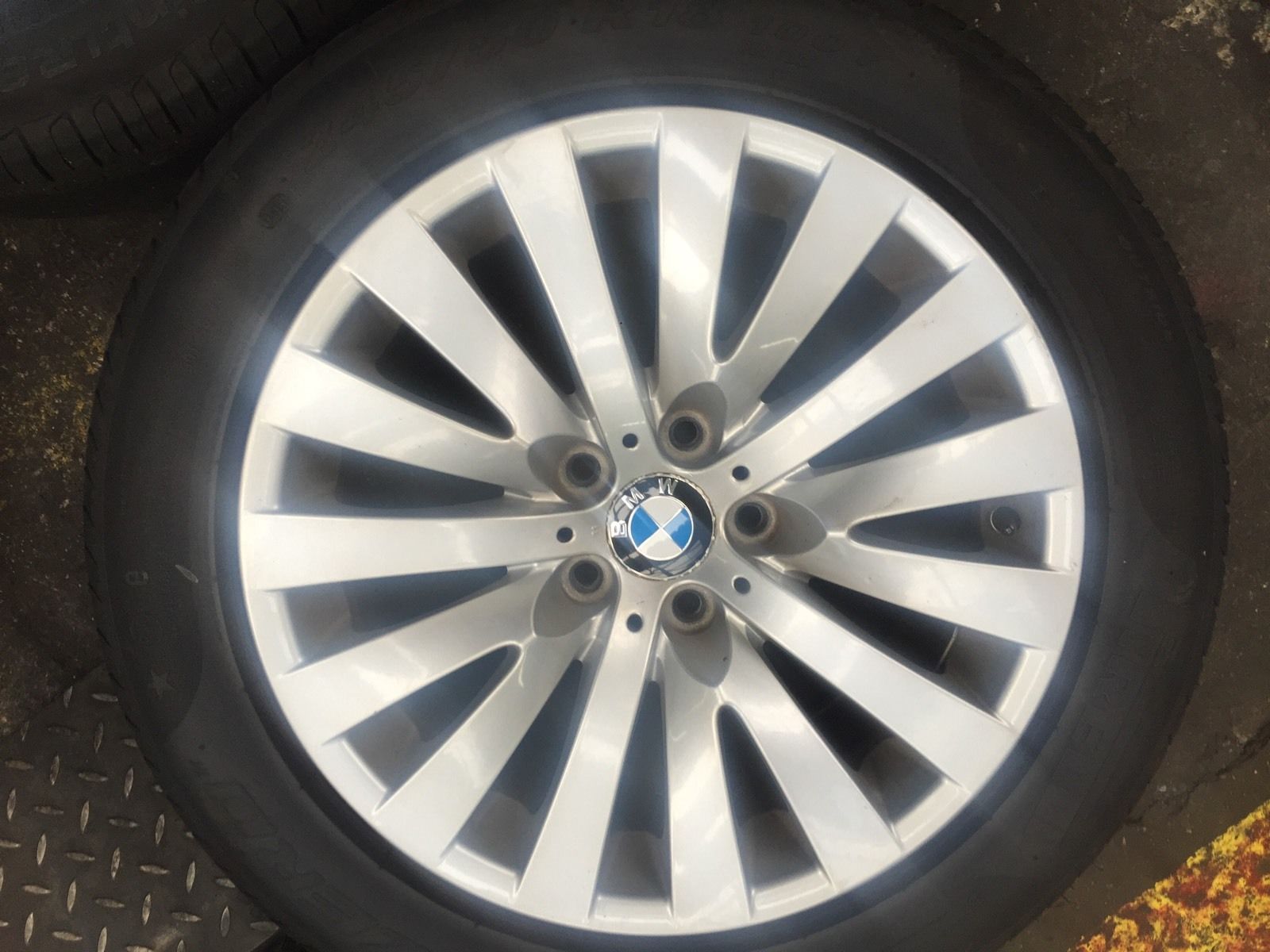 Размер колёс на BMW 7 (F01, F02, F03, F04) 2009 Подбор шин на BMW 7 (F01, F02, F03, F04) 2009