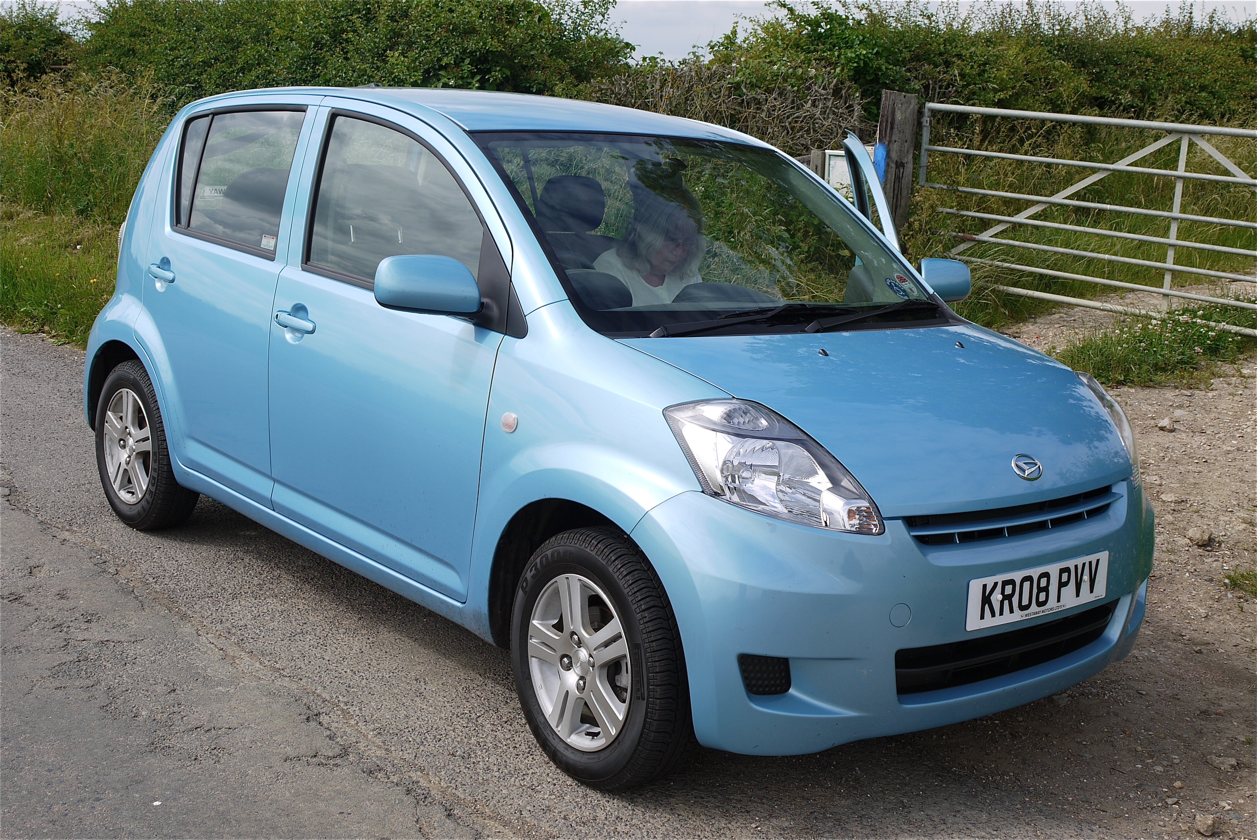 Размер колёс на Daihatsu Sirion 2012 Подбор шин на Daihatsu Sirion 2012