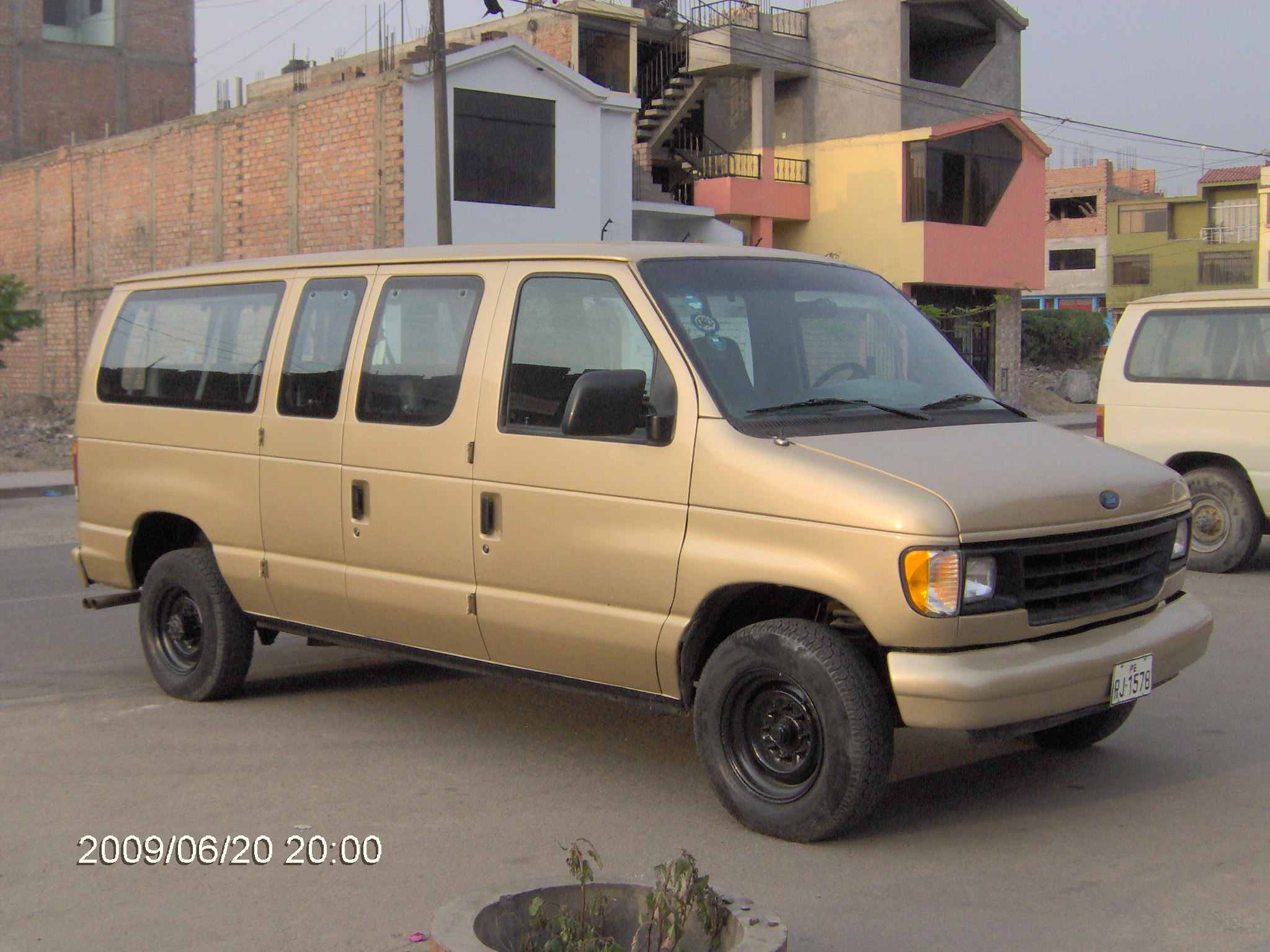 Размер колёс на Ford Club Wagon 1994 Подбор шин на Ford Club Wagon 1994