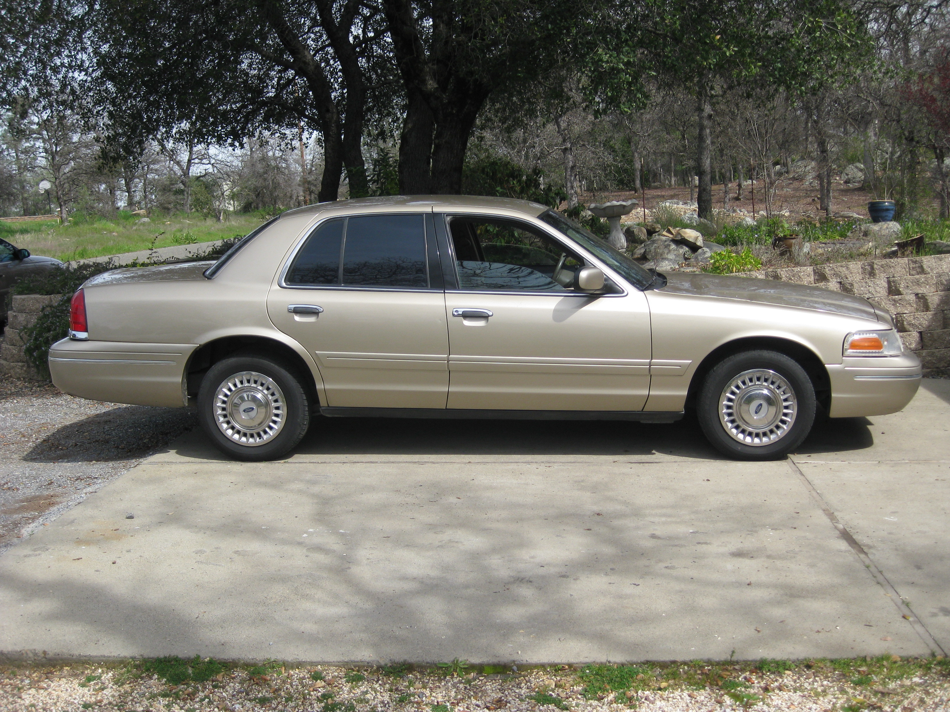 Размер колёс на Ford Crown Victoria 2000 Подбор шин на Ford Crown Victoria 2000