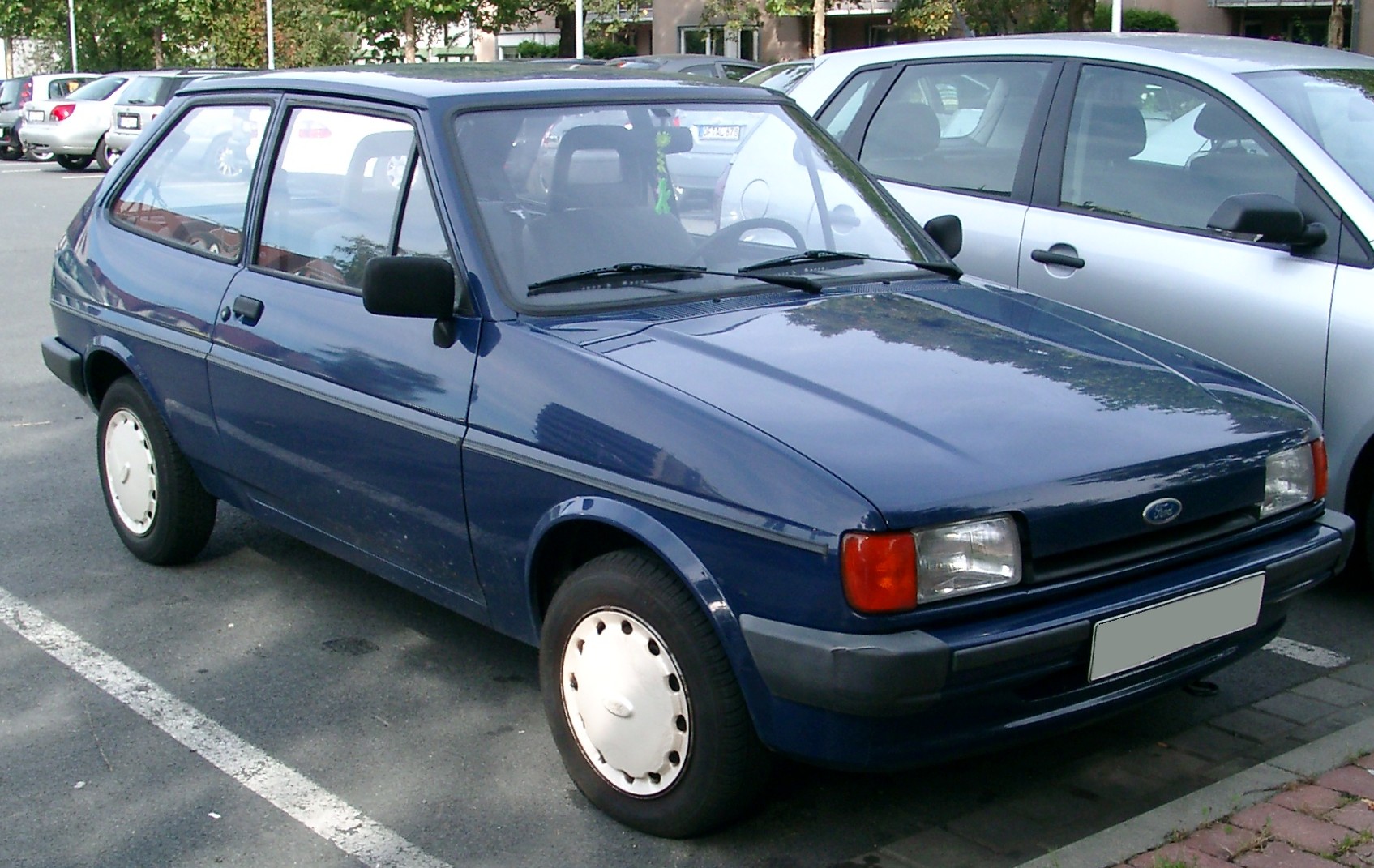 Размер колёс на Ford Fiesta 1983 Подбор шин на Ford Fiesta 1983