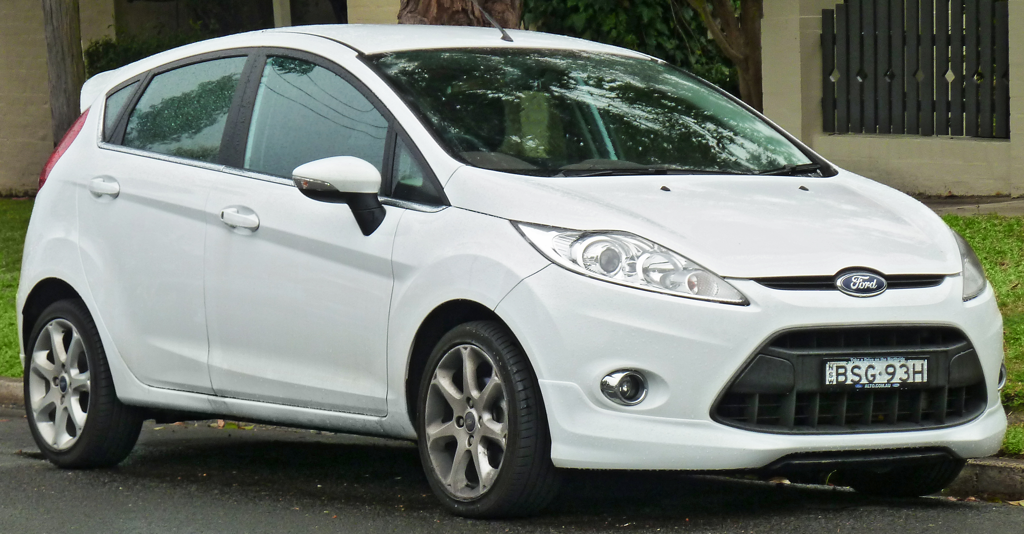 Размер колёс на Ford Fiesta 2011 Подбор шин на Ford Fiesta 2011