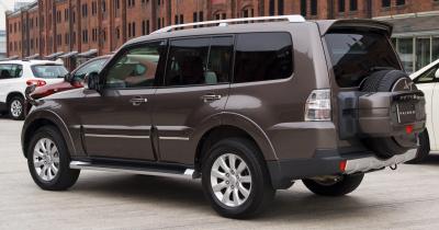 Размер колёс на Mitsubishi Pajero 2008 Подбор шин на Mitsubishi Pajero 2008