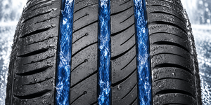 Tecnología Tres canales longitudinales protegen contra el aquaplaning