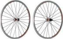 Колесо заднее МТБ, DT Swiss XR 1480, алюминиевый барабан стандарта Shimano, ось 135mm, v-brake, цвет серебряный.