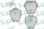 LPR 05P1121 Колодки тормозные передние AUDI A6 VW PASSAT 97-05 8шт.с датчиком (4B0698151S)