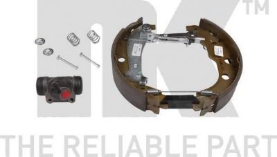 NK 443758202 комплект тормозных колодок на PEUGEOT 406 (8B)