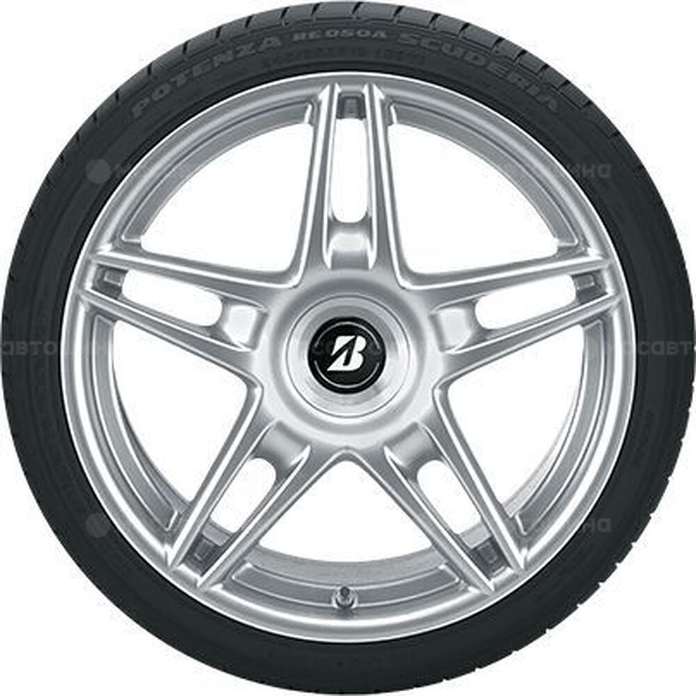 Vista lateral  Bridgestone Potenza RE050 215/55 R16 93W
