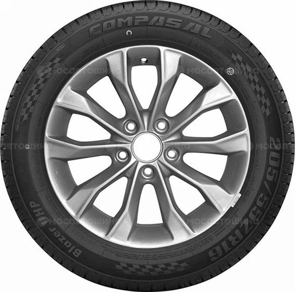 Vista lateral  Compasal Blazer UHP 225/60 R17 99V
