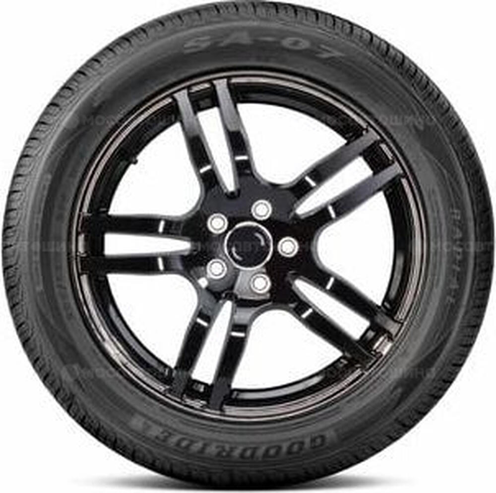 Vista lateral Goodride SA07 205/50 R17 89W