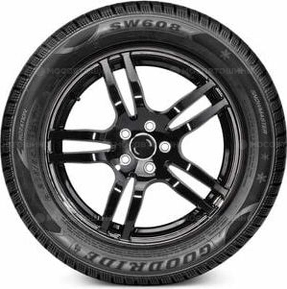 Vista lateral Goodride SW608 205/65 R15 94T