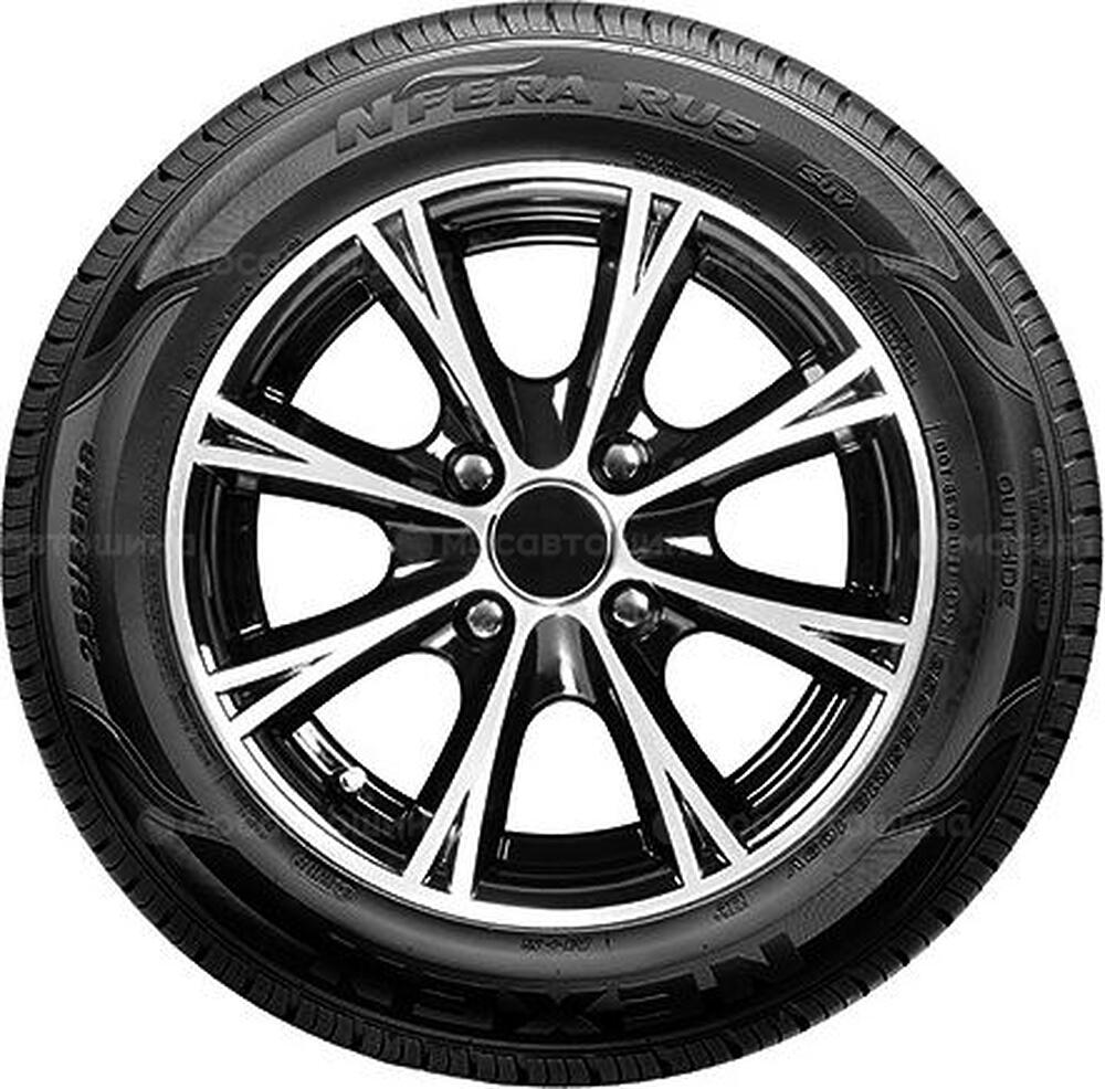 Vista lateral  Nexen N'Fera RU5 215/50 R18 92H