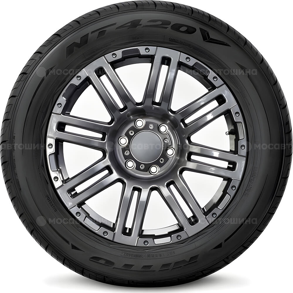 Vista lateral Nitto NT420V 285/40 R22 110W 