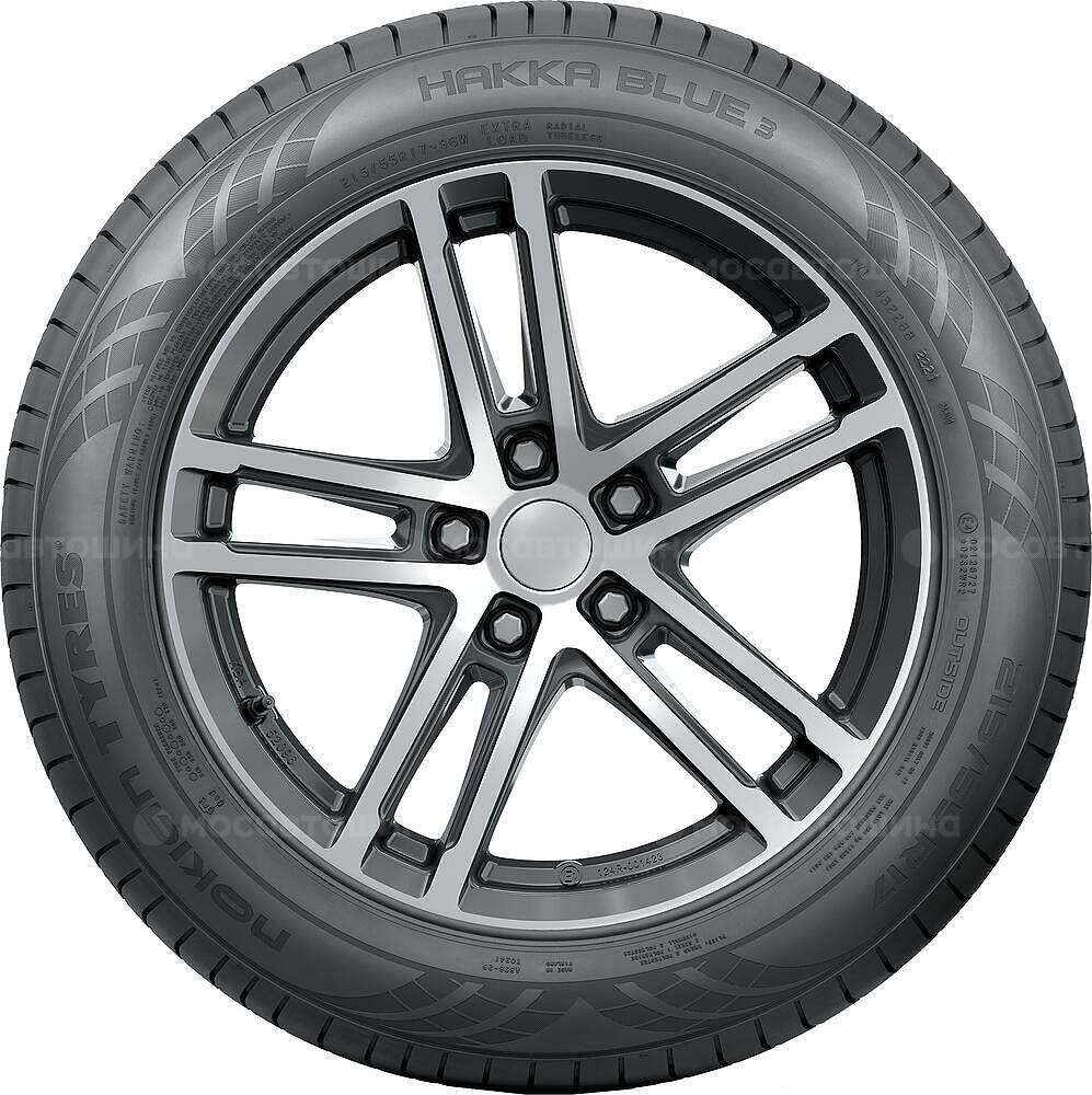 Vista lateral  Nokian Hakka Blue 3 225/45 R17 94V XL