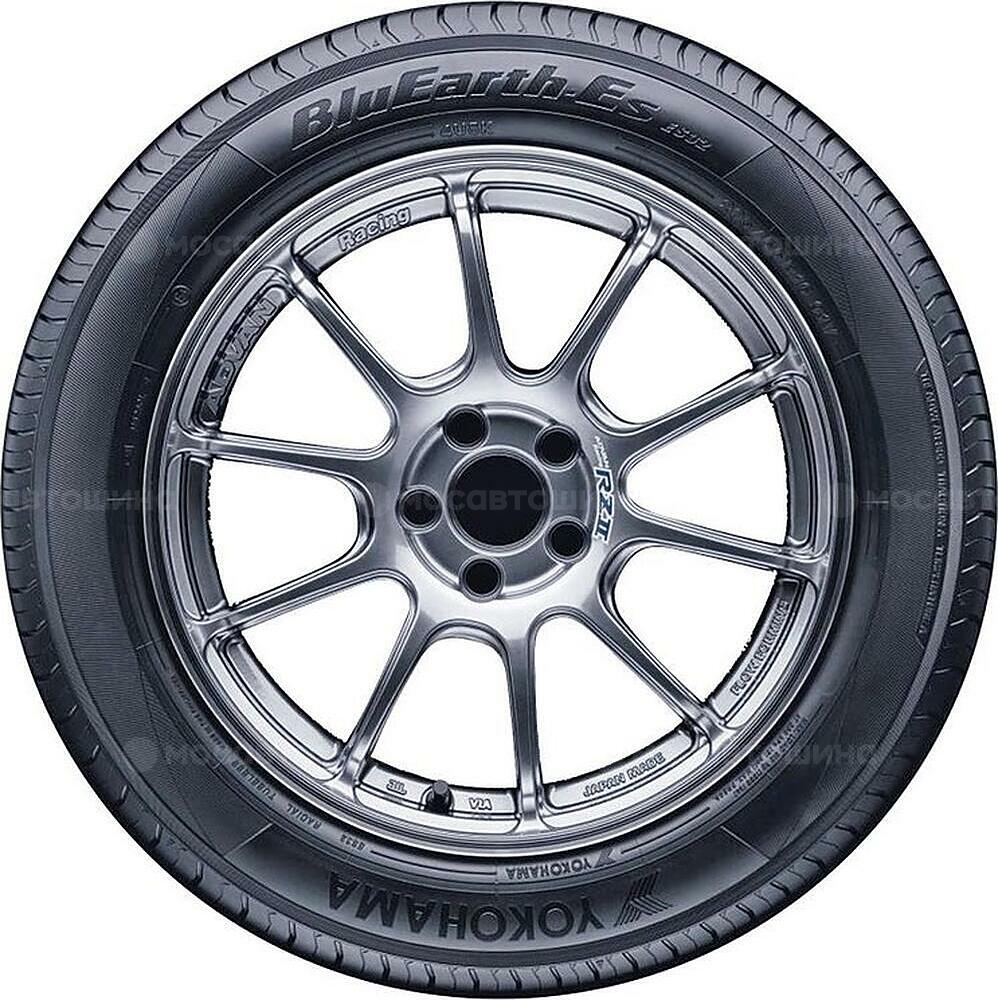 Vista lateral  Yokohama Bluearth ES32 205/65 R15 99H XL