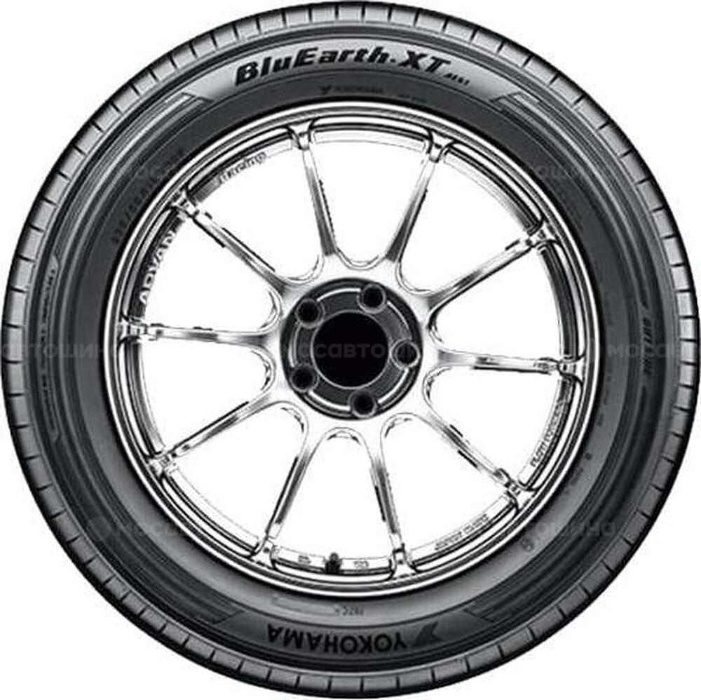 Vista lateral  Yokohama Bluearth-XT AE61 235/55 R17 103W XL