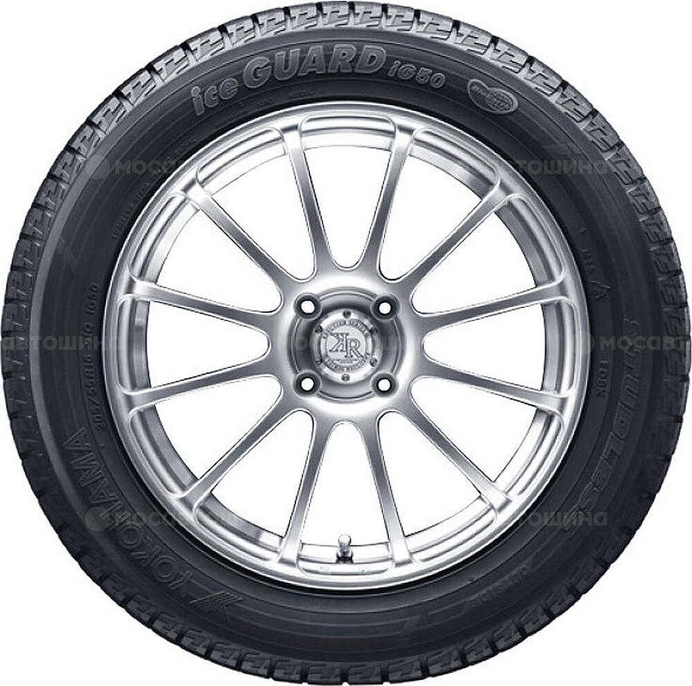 Vista lateral Yokohama Ice Guard IG50+ 245/40 R18 93R 