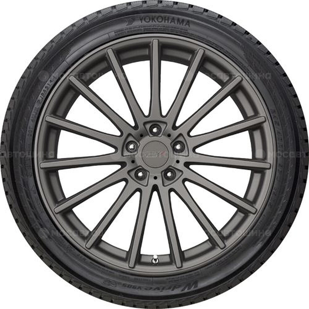 Vista lateral  Yokohama W.Drive V905 245/40 R20 99V XL