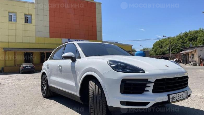 Автомобильные шины RoadX RXQuest SU01 на автомобиле porsche cayenne [2283]
