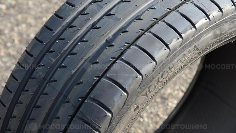 Автомобильные шины Yokohama Advan Sport V105 R18 [1519]
